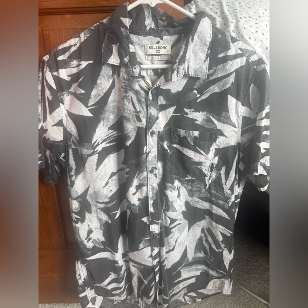Billabong Men's Abstract Black and White Shirt